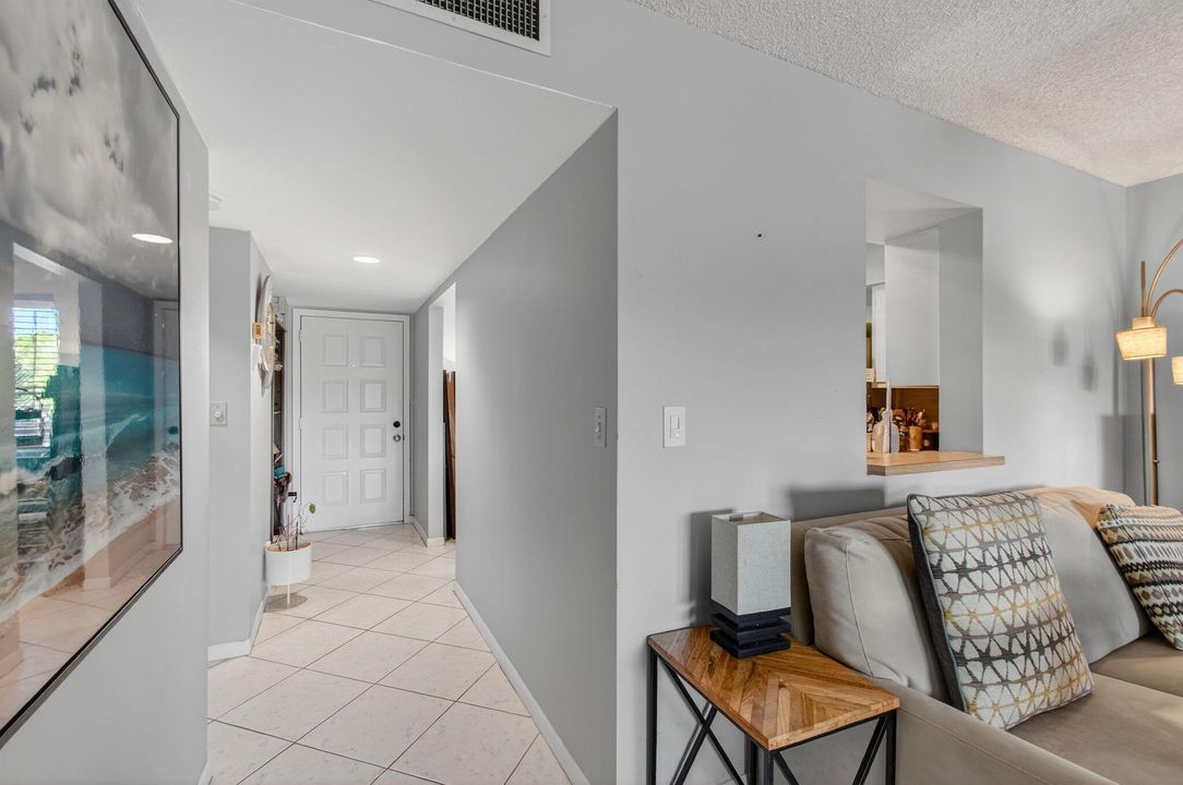 For Sale: $150,000 (2 beds, 2 baths, 1070 Square Feet)