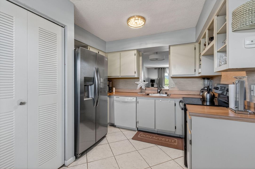 For Sale: $150,000 (2 beds, 2 baths, 1070 Square Feet)