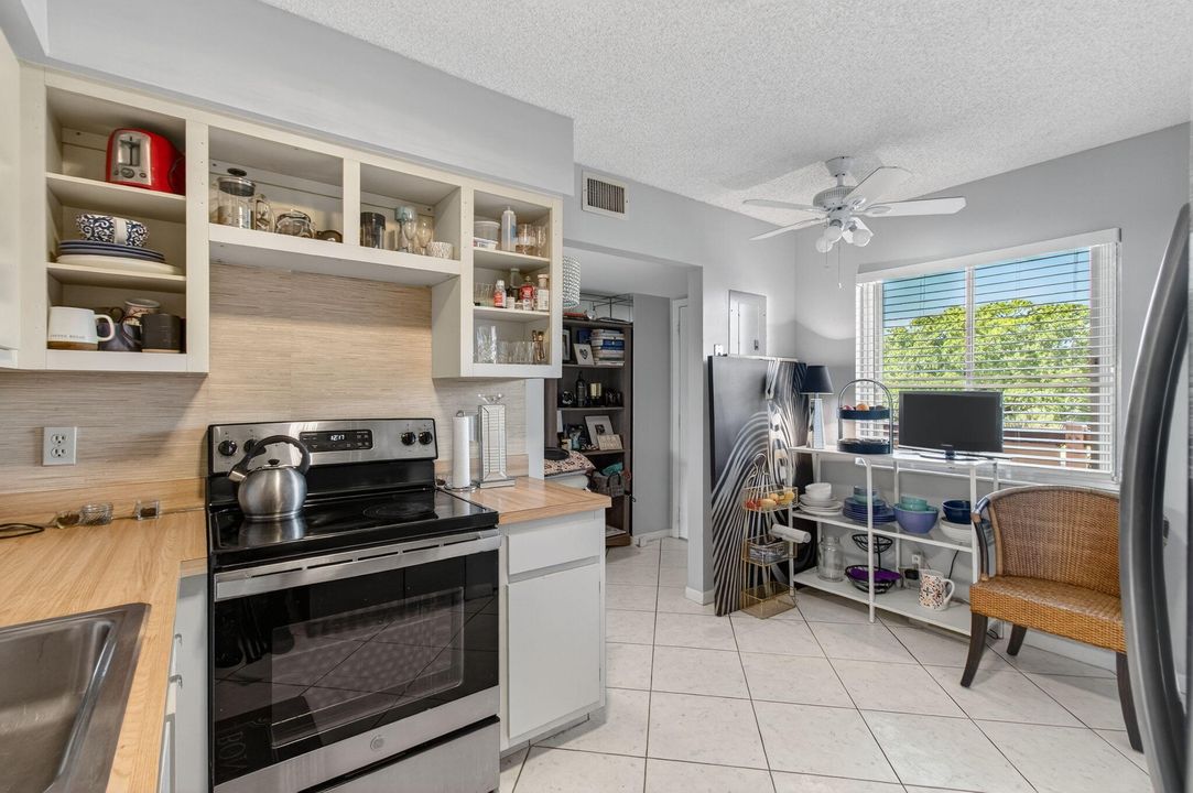 For Sale: $150,000 (2 beds, 2 baths, 1070 Square Feet)