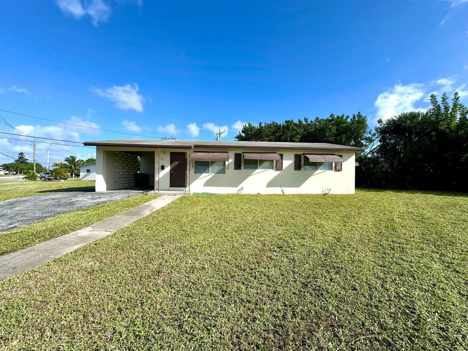 For Rent: $2,350 (3 beds, 2 baths, 1160 Square Feet)