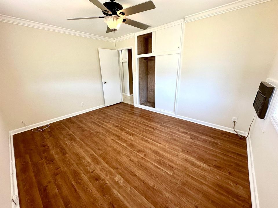 For Rent: $2,350 (3 beds, 2 baths, 1160 Square Feet)