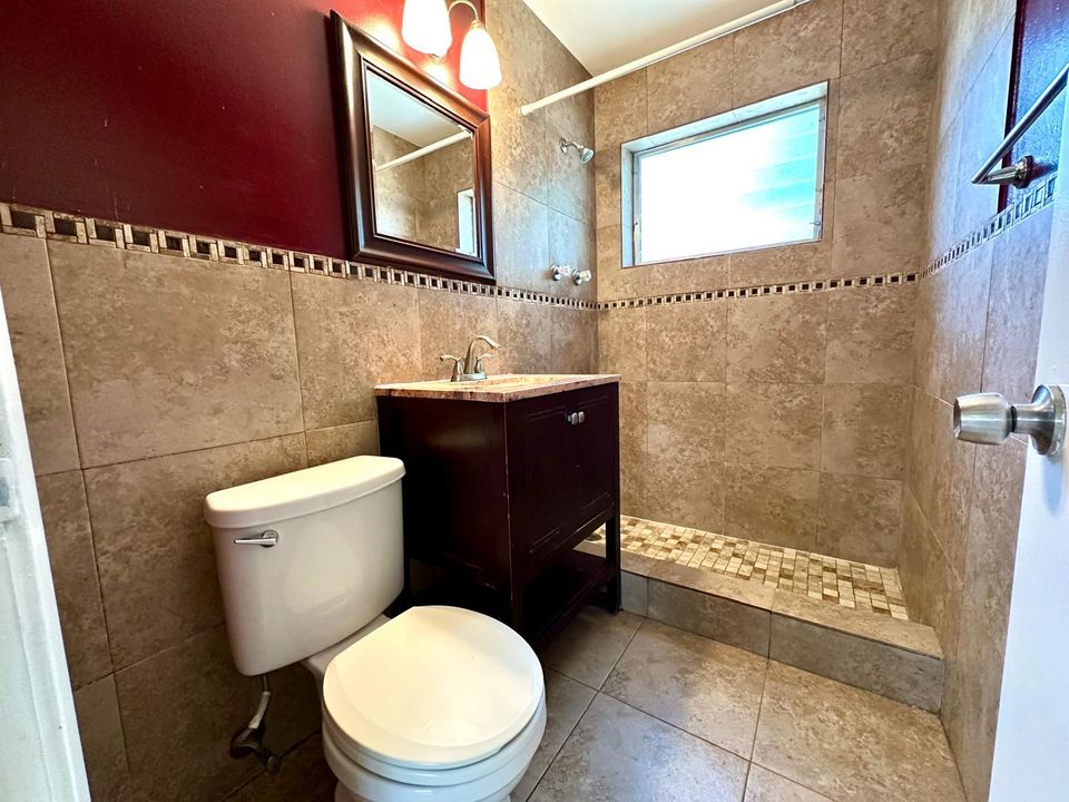 For Rent: $2,350 (3 beds, 2 baths, 1160 Square Feet)