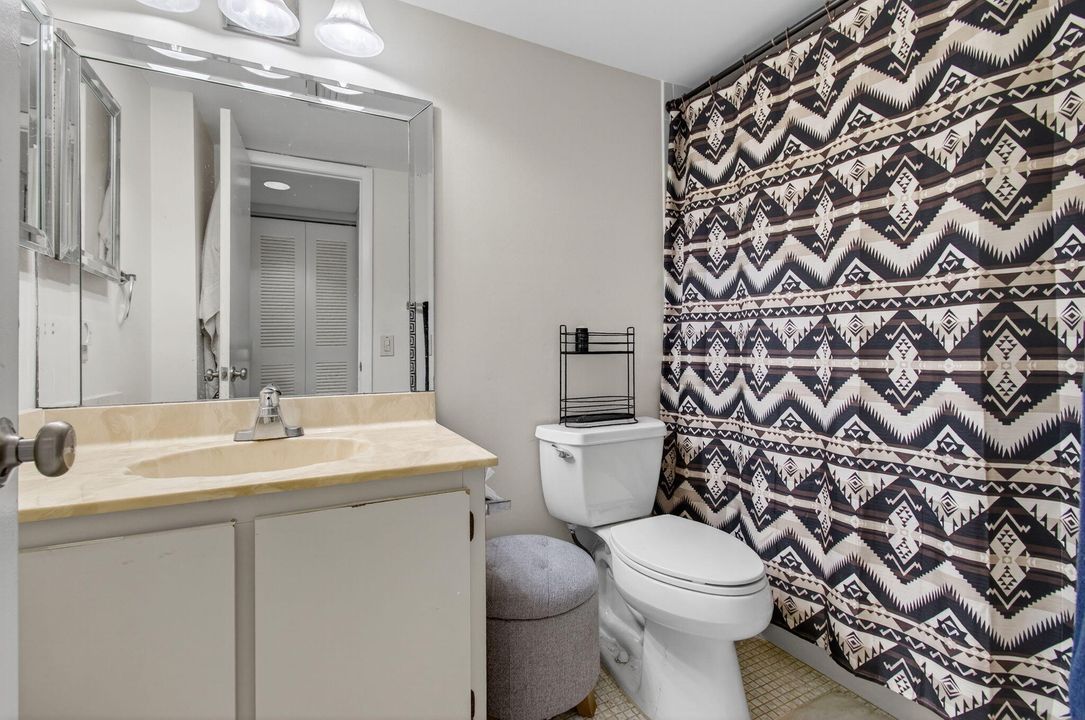 For Sale: $150,000 (2 beds, 2 baths, 1070 Square Feet)