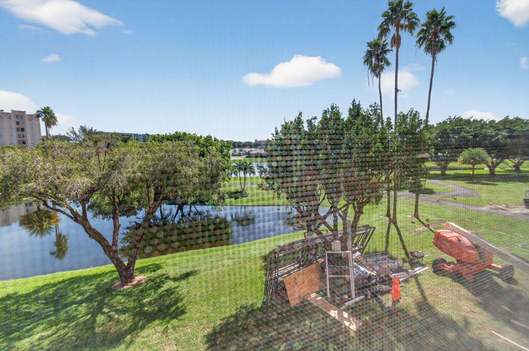 For Sale: $150,000 (2 beds, 2 baths, 1070 Square Feet)