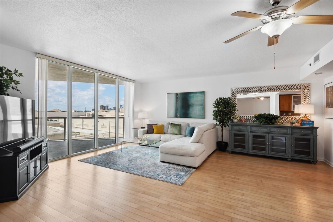 For Sale: $549,500 (1 beds, 1 baths, 1384 Square Feet)