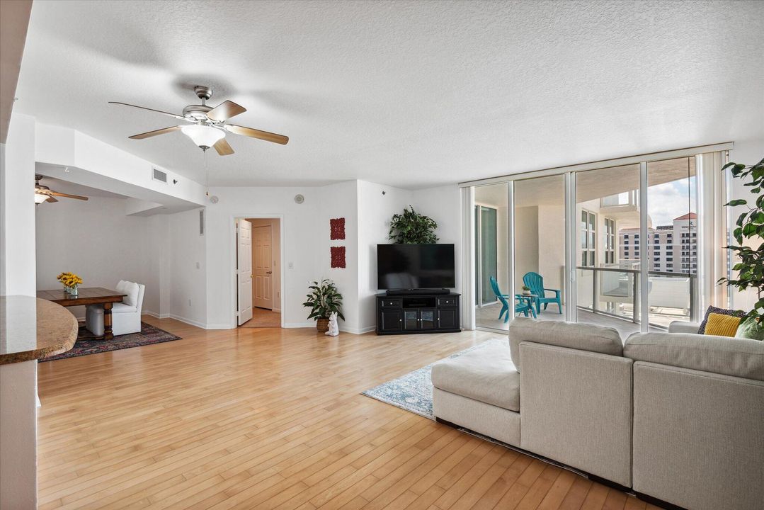 For Sale: $549,500 (1 beds, 1 baths, 1384 Square Feet)