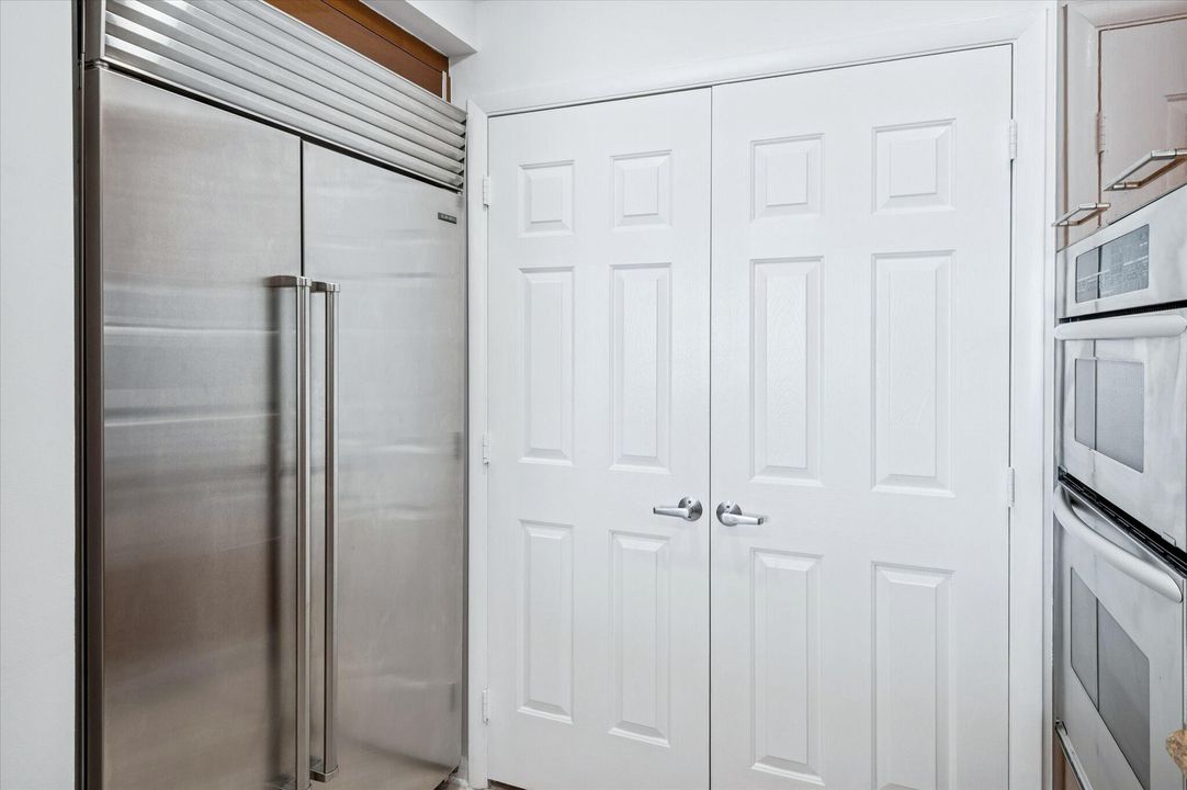 For Sale: $549,500 (1 beds, 1 baths, 1384 Square Feet)