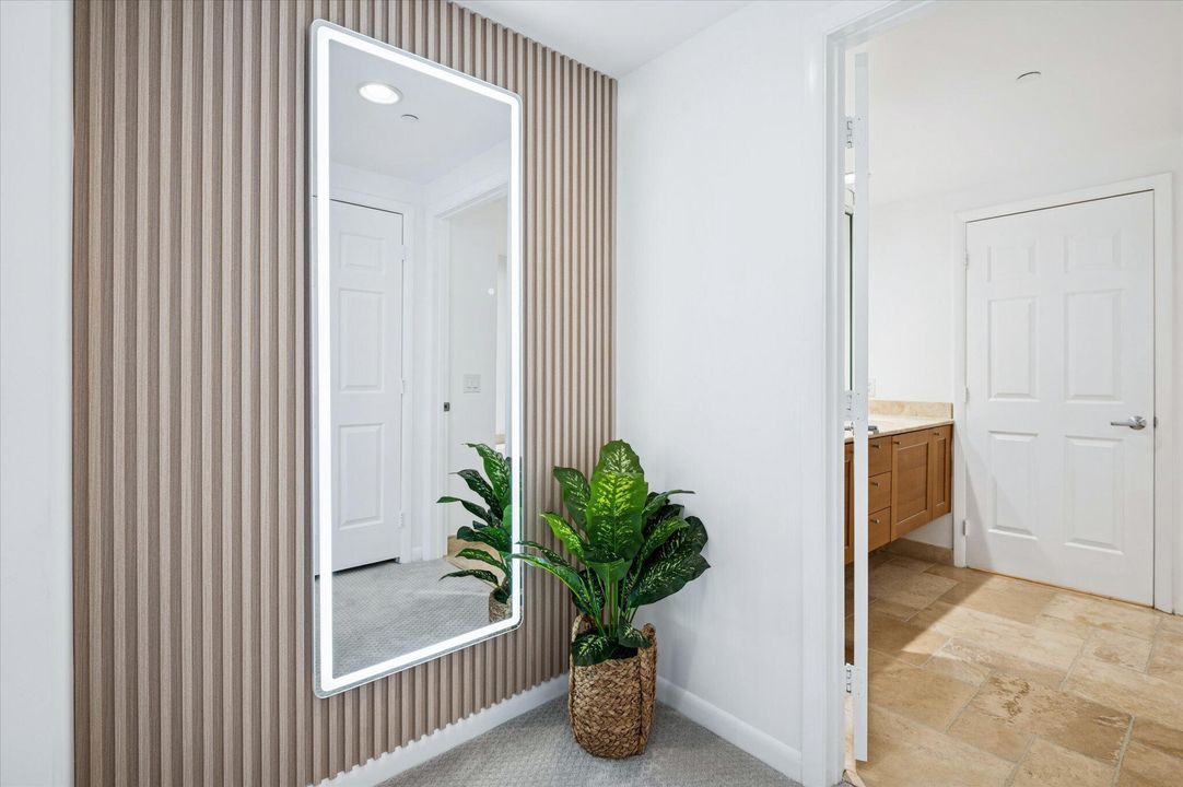 For Sale: $549,500 (1 beds, 1 baths, 1384 Square Feet)