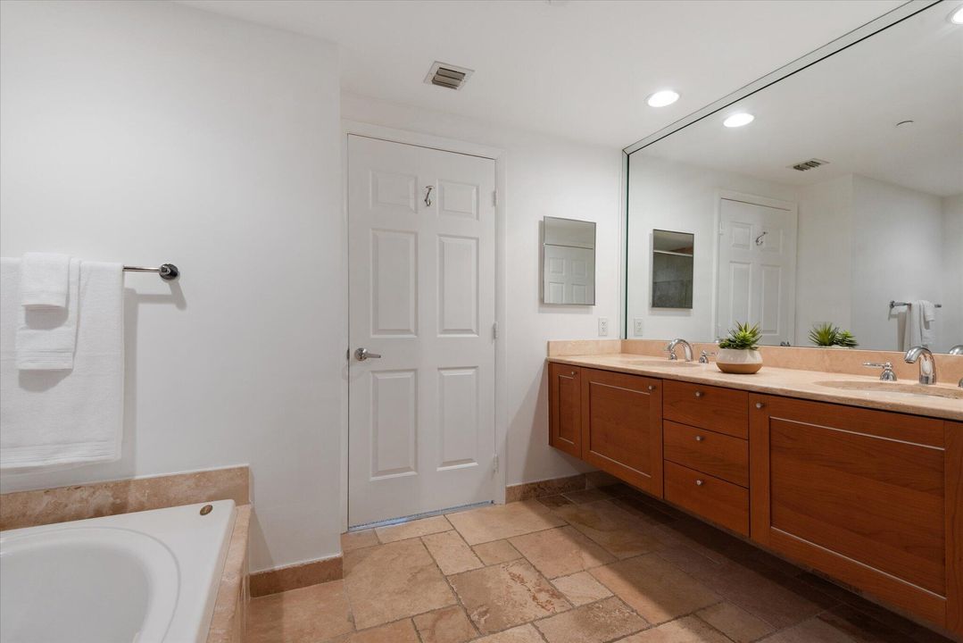 For Sale: $549,500 (1 beds, 1 baths, 1384 Square Feet)