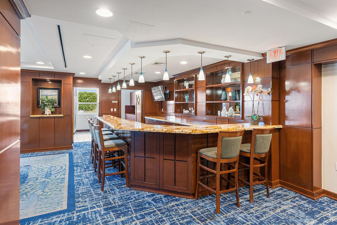 For Sale: $549,500 (1 beds, 1 baths, 1384 Square Feet)