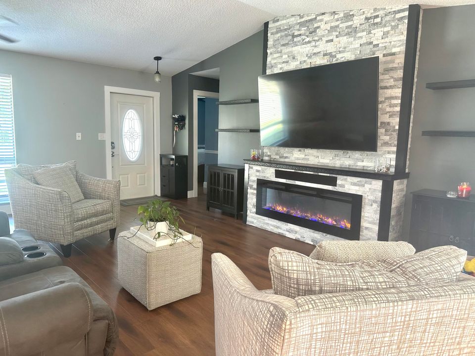 待售: $589,000 (3 贝兹, 2 浴室, 1605 平方英尺)