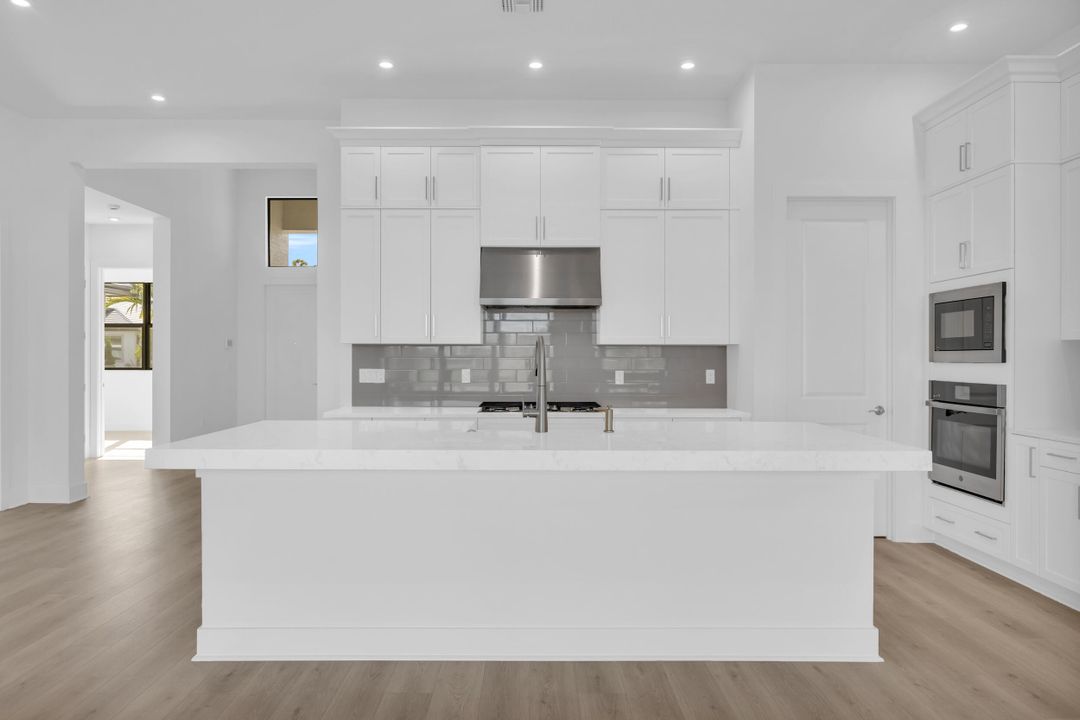 En Venta: $869,990 (3 camas, 3 baños, 2196 Pies cuadrados)