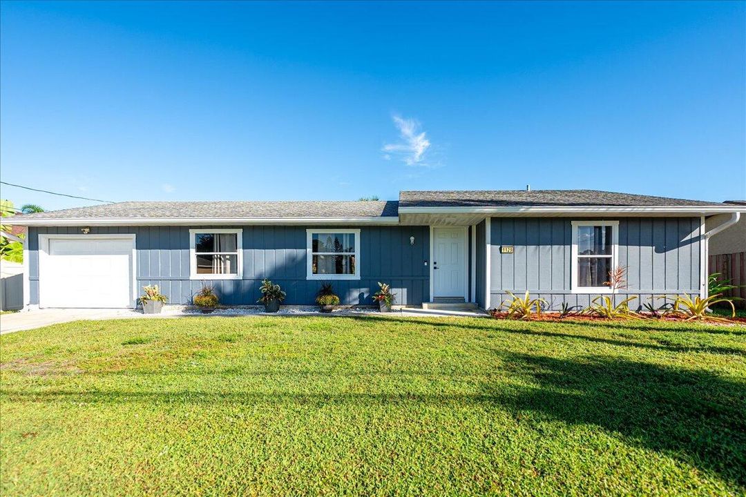 For Sale: $349,999 (3 beds, 2 baths, 1427 Square Feet)