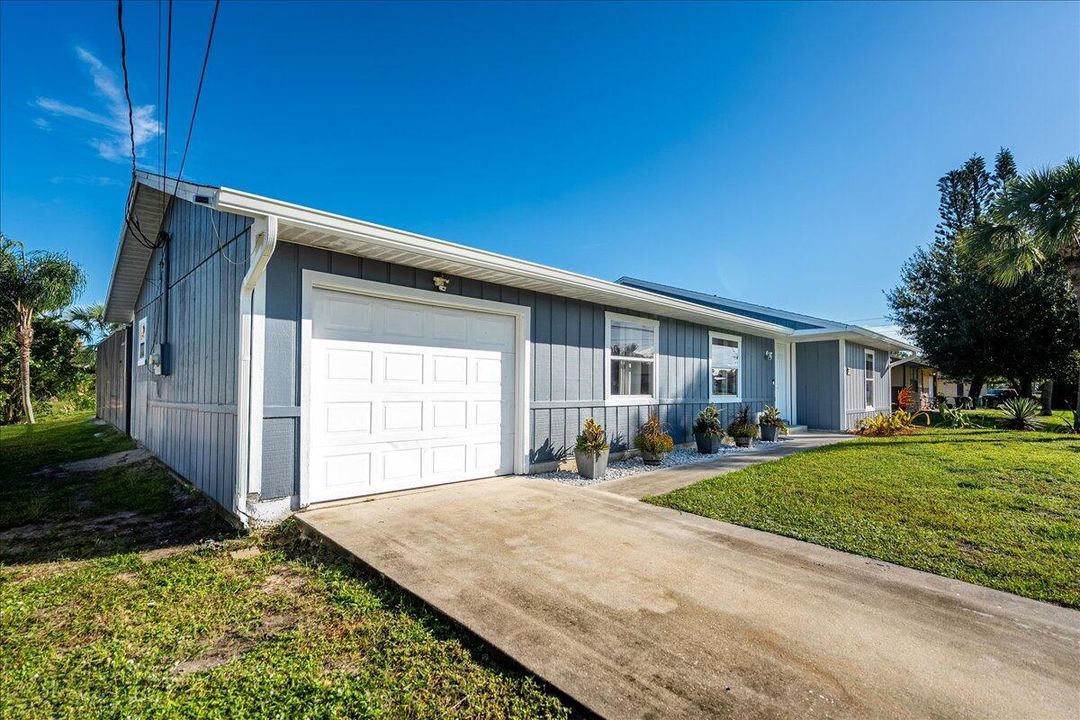 For Sale: $349,999 (3 beds, 2 baths, 1427 Square Feet)