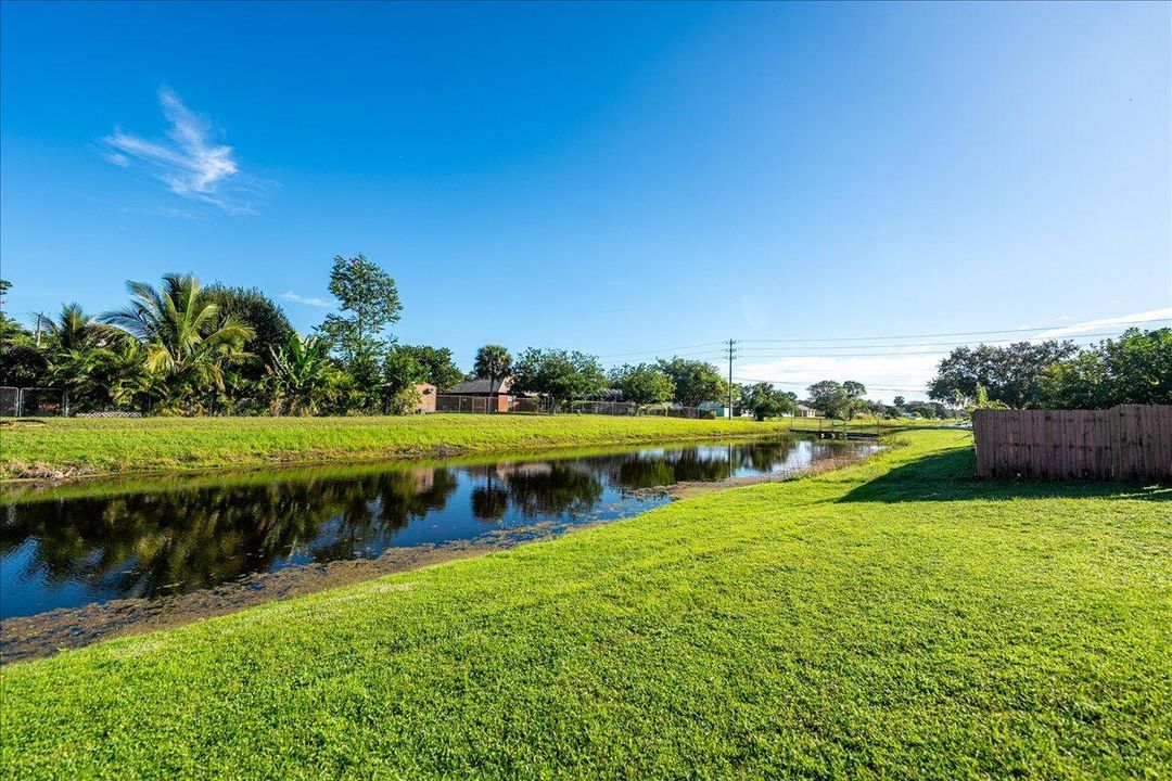 For Sale: $349,999 (3 beds, 2 baths, 1427 Square Feet)