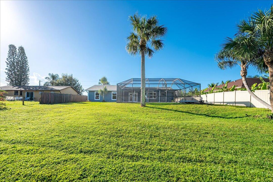 For Sale: $349,999 (3 beds, 2 baths, 1427 Square Feet)