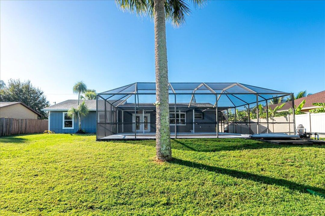 For Sale: $349,999 (3 beds, 2 baths, 1427 Square Feet)