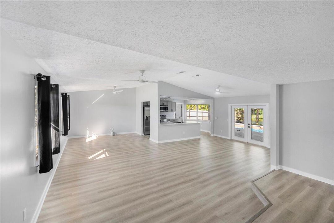 For Sale: $349,999 (3 beds, 2 baths, 1427 Square Feet)