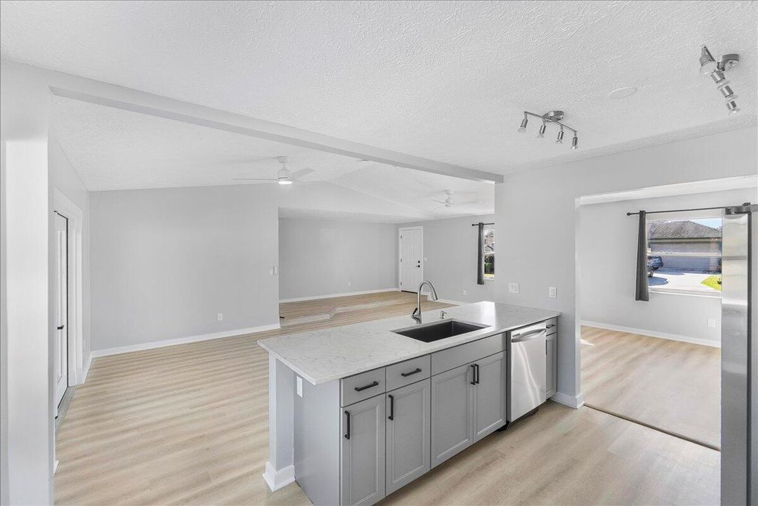 For Sale: $349,999 (3 beds, 2 baths, 1427 Square Feet)