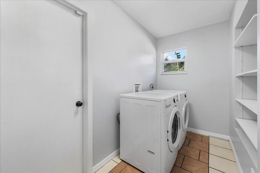 For Sale: $349,999 (3 beds, 2 baths, 1427 Square Feet)