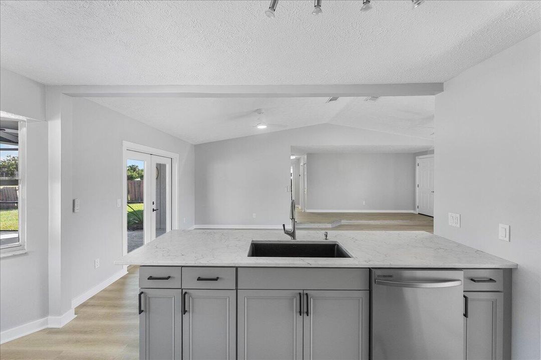 For Sale: $349,999 (3 beds, 2 baths, 1427 Square Feet)