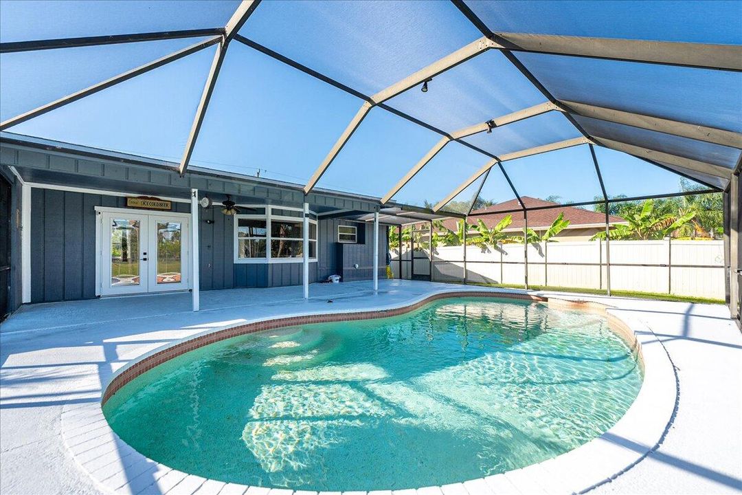 For Sale: $349,999 (3 beds, 2 baths, 1427 Square Feet)