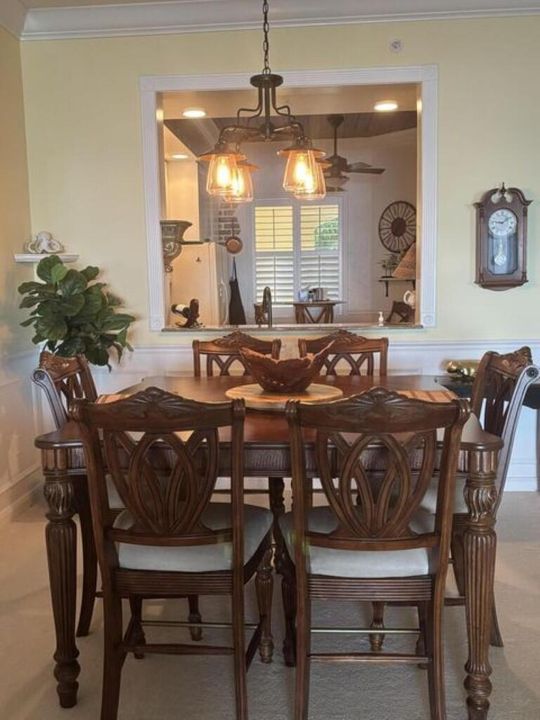 For Sale: $460,000 (2 beds, 2 baths, 1989 Square Feet)