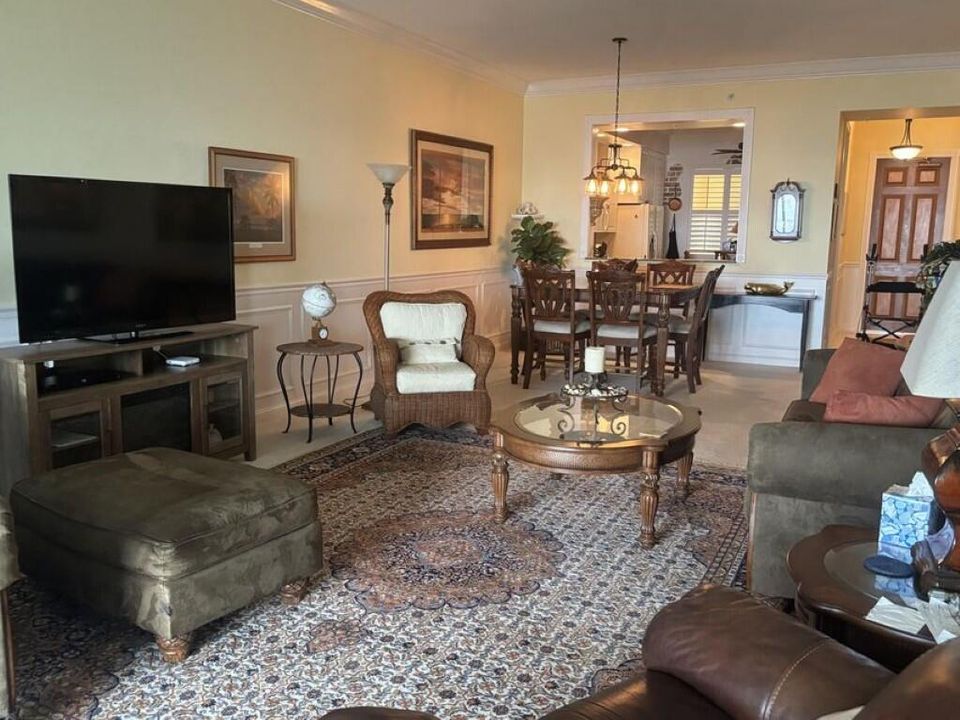 For Sale: $460,000 (2 beds, 2 baths, 1989 Square Feet)