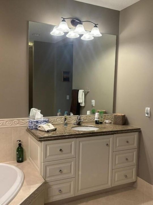 For Sale: $460,000 (2 beds, 2 baths, 1989 Square Feet)