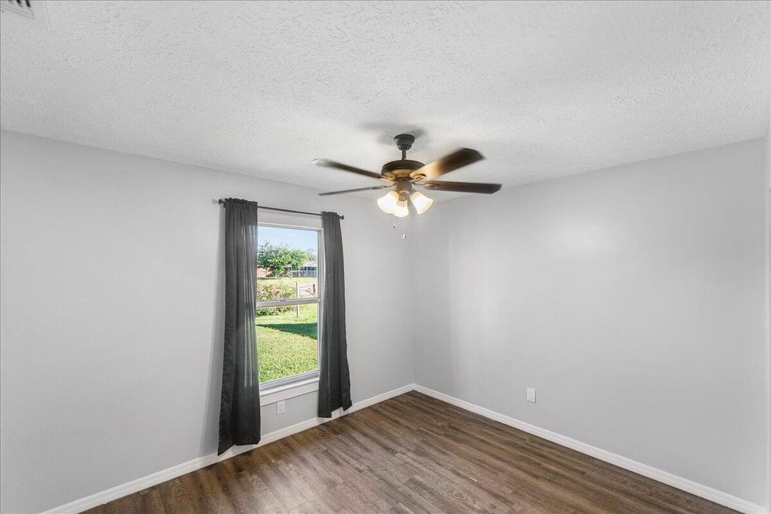 For Sale: $349,999 (3 beds, 2 baths, 1427 Square Feet)