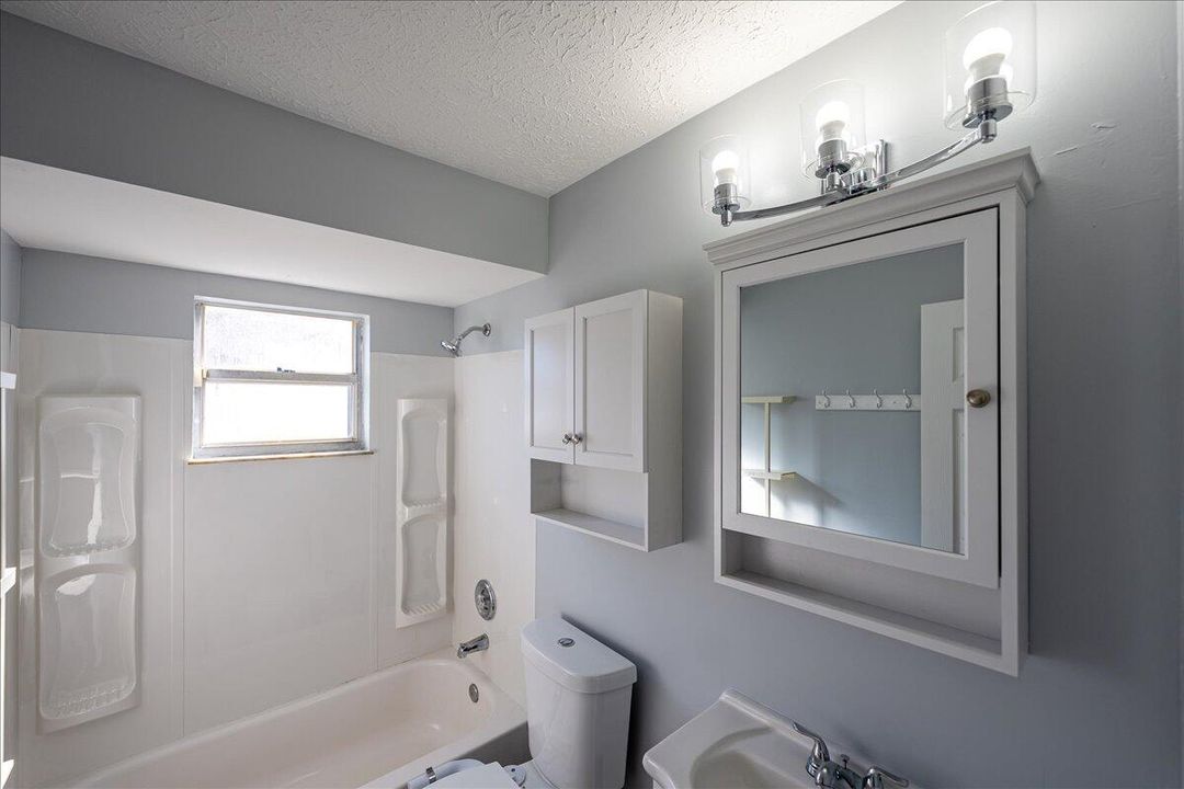 For Sale: $349,999 (3 beds, 2 baths, 1427 Square Feet)