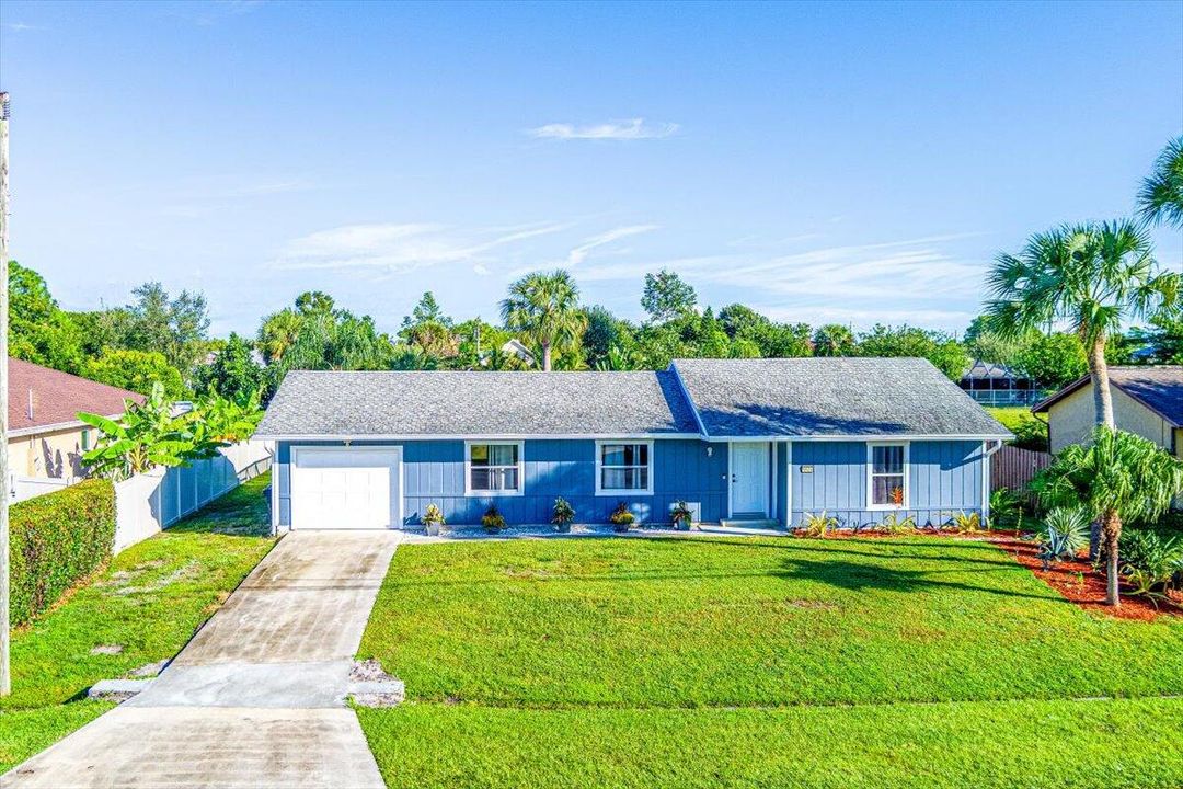 For Sale: $349,999 (3 beds, 2 baths, 1427 Square Feet)