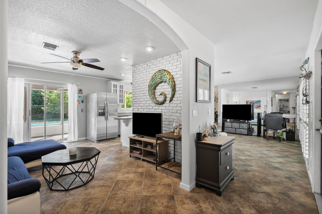 Activo con contrato: $725,000 (3 camas, 2 baños, 1426 Pies cuadrados)