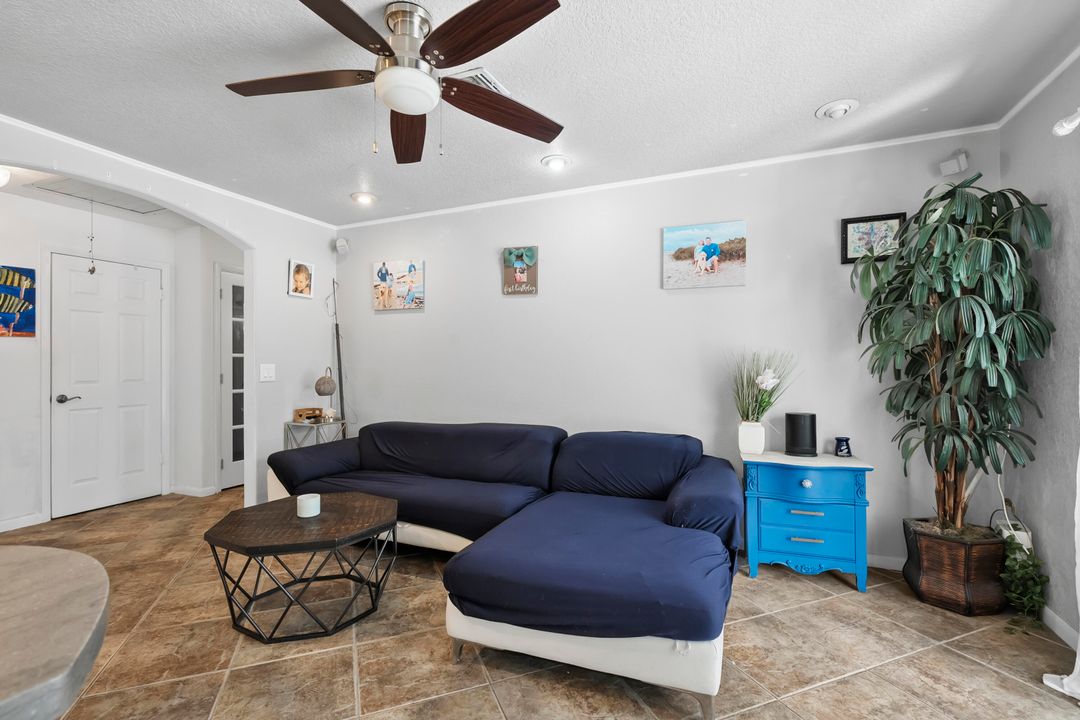 Activo con contrato: $725,000 (3 camas, 2 baños, 1426 Pies cuadrados)