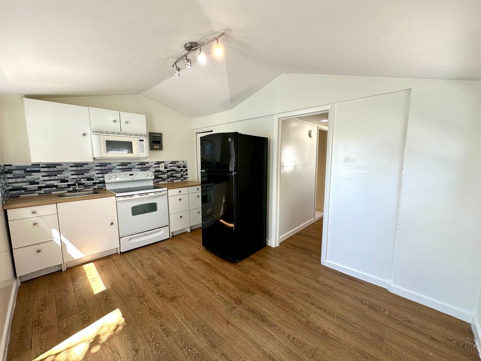 最近租的: $1,400 (0 贝兹, 1 浴室, 750 平方英尺)