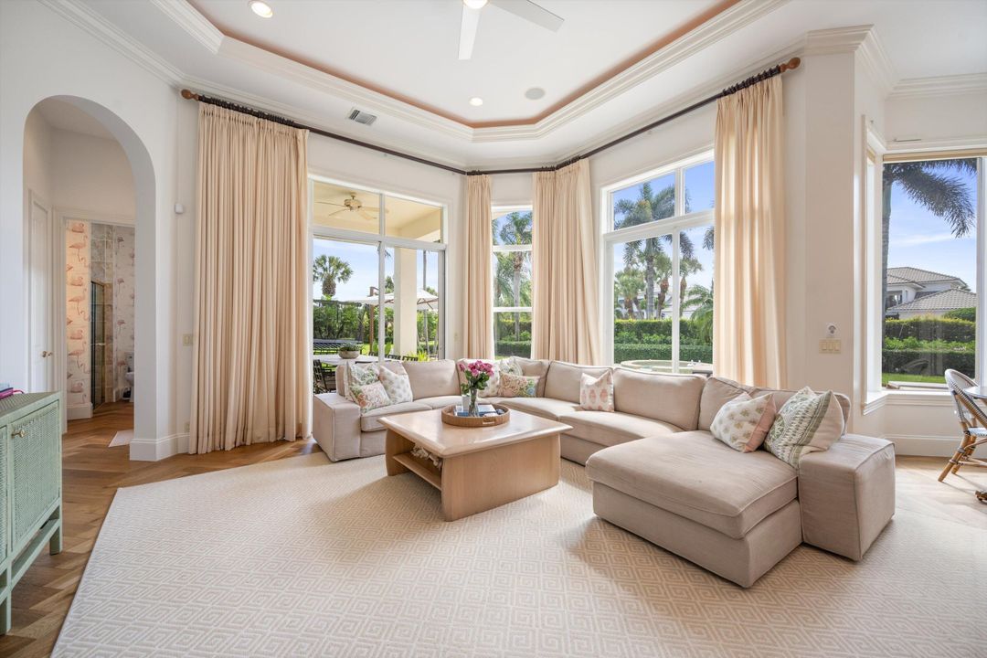 For Sale: $4,950,000 (4 beds, 5 baths, 4978 Square Feet)