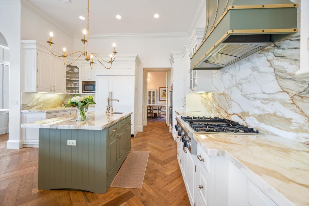 For Sale: $4,950,000 (4 beds, 5 baths, 4978 Square Feet)