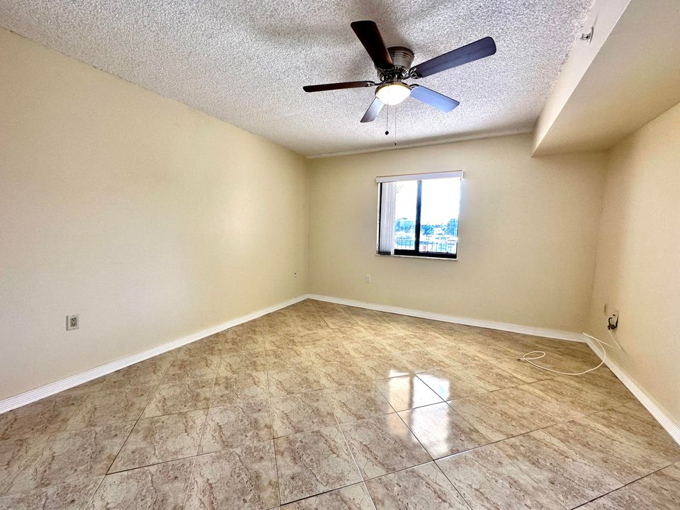 Active With Contract: $2,575 (2 beds, 2 baths, 1385 Square Feet)
