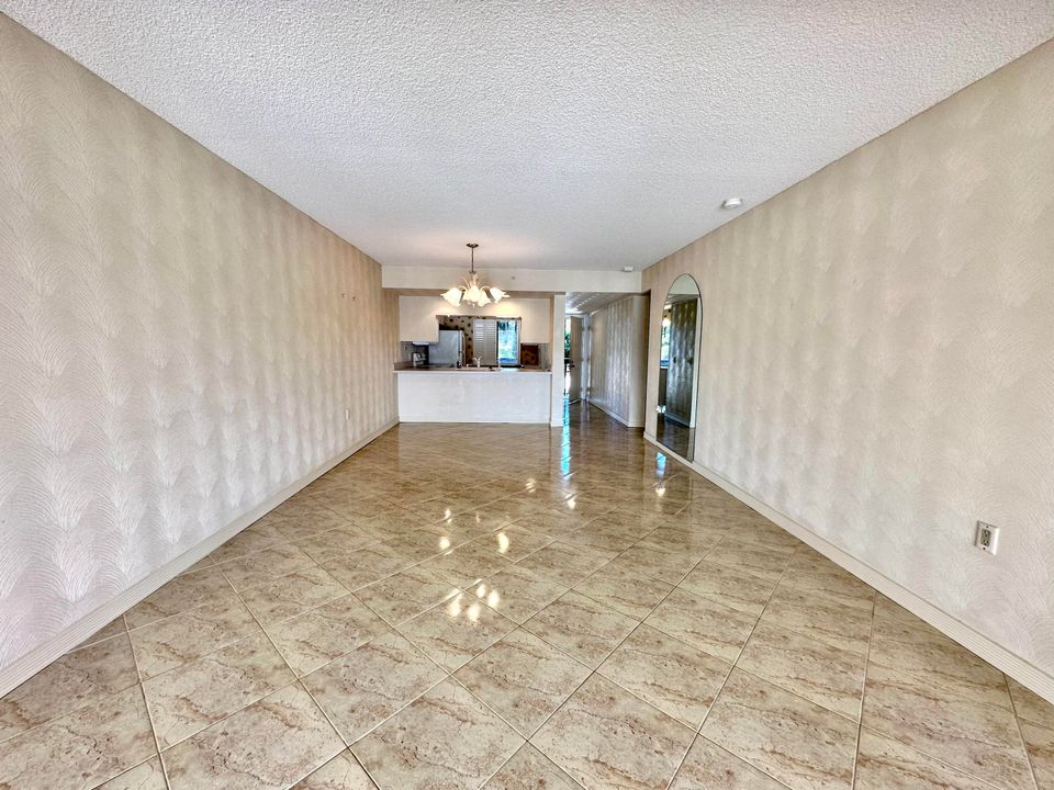 Active With Contract: $2,575 (2 beds, 2 baths, 1385 Square Feet)