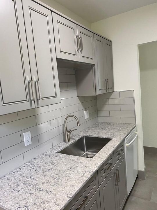 For Rent: $2,500 (3 beds, 1 baths, 936 Square Feet)