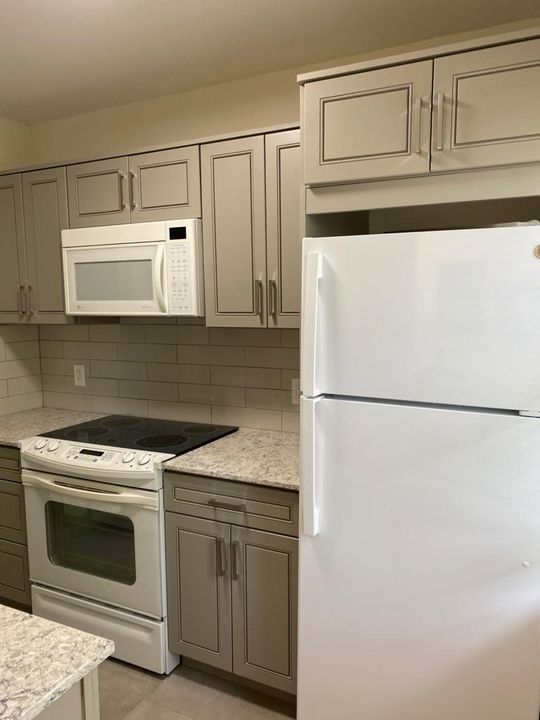 For Rent: $2,500 (3 beds, 1 baths, 936 Square Feet)