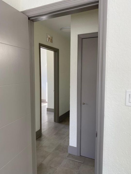 For Rent: $2,500 (3 beds, 1 baths, 936 Square Feet)