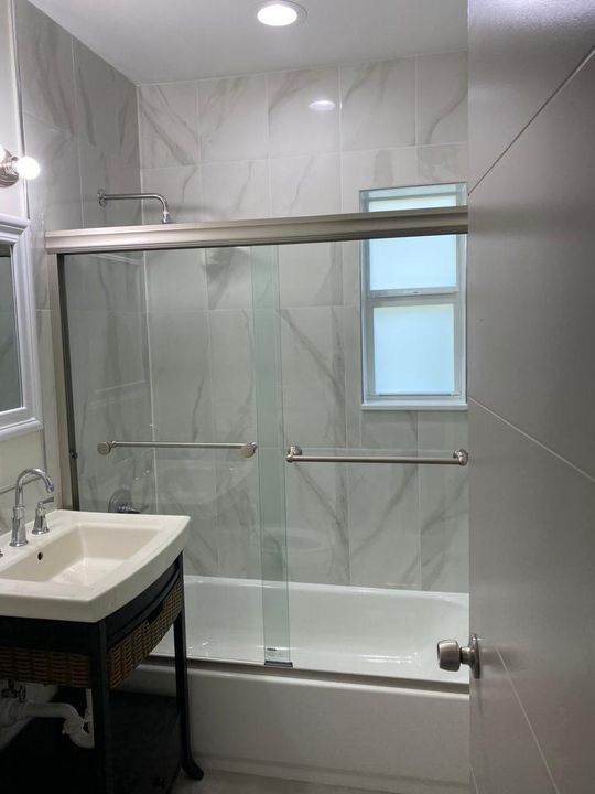 For Rent: $2,500 (3 beds, 1 baths, 936 Square Feet)