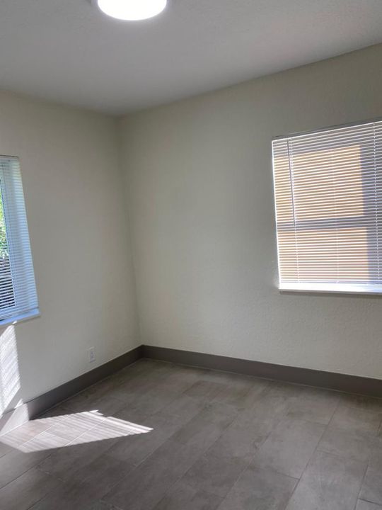 For Rent: $2,500 (3 beds, 1 baths, 936 Square Feet)