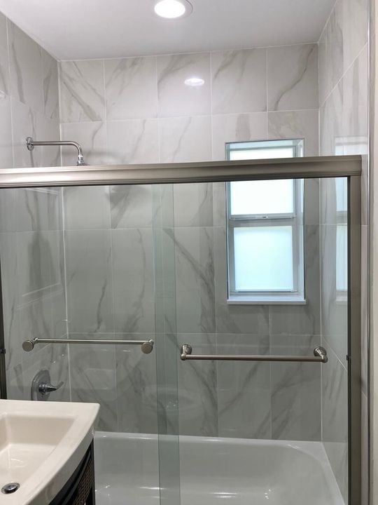 For Rent: $2,500 (3 beds, 1 baths, 936 Square Feet)