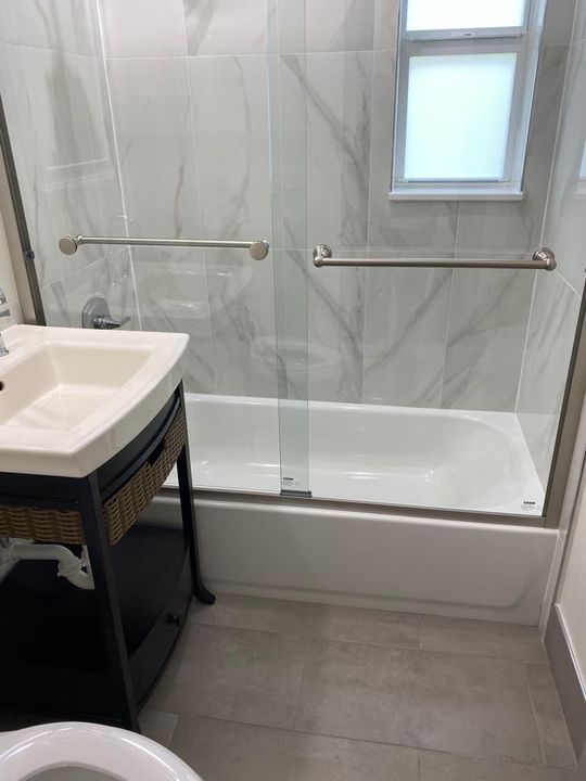 For Rent: $2,500 (3 beds, 1 baths, 936 Square Feet)