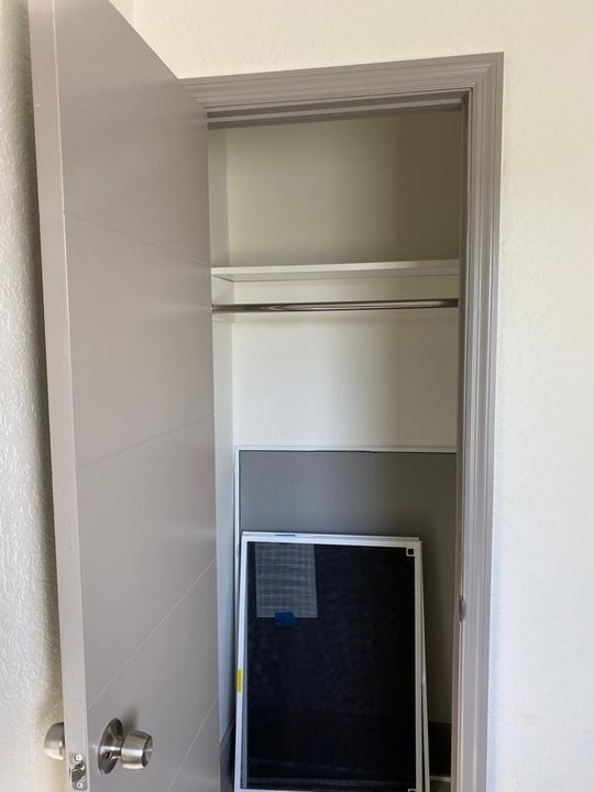 For Rent: $2,500 (3 beds, 1 baths, 936 Square Feet)