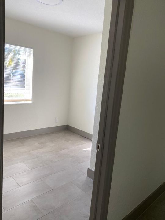 For Rent: $2,500 (3 beds, 1 baths, 936 Square Feet)