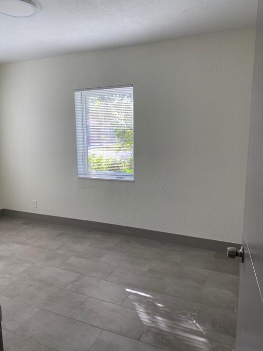 For Rent: $2,500 (3 beds, 1 baths, 936 Square Feet)