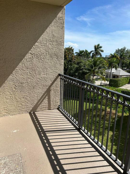 For Rent: $2,400 (2 beds, 2 baths, 1081 Square Feet)